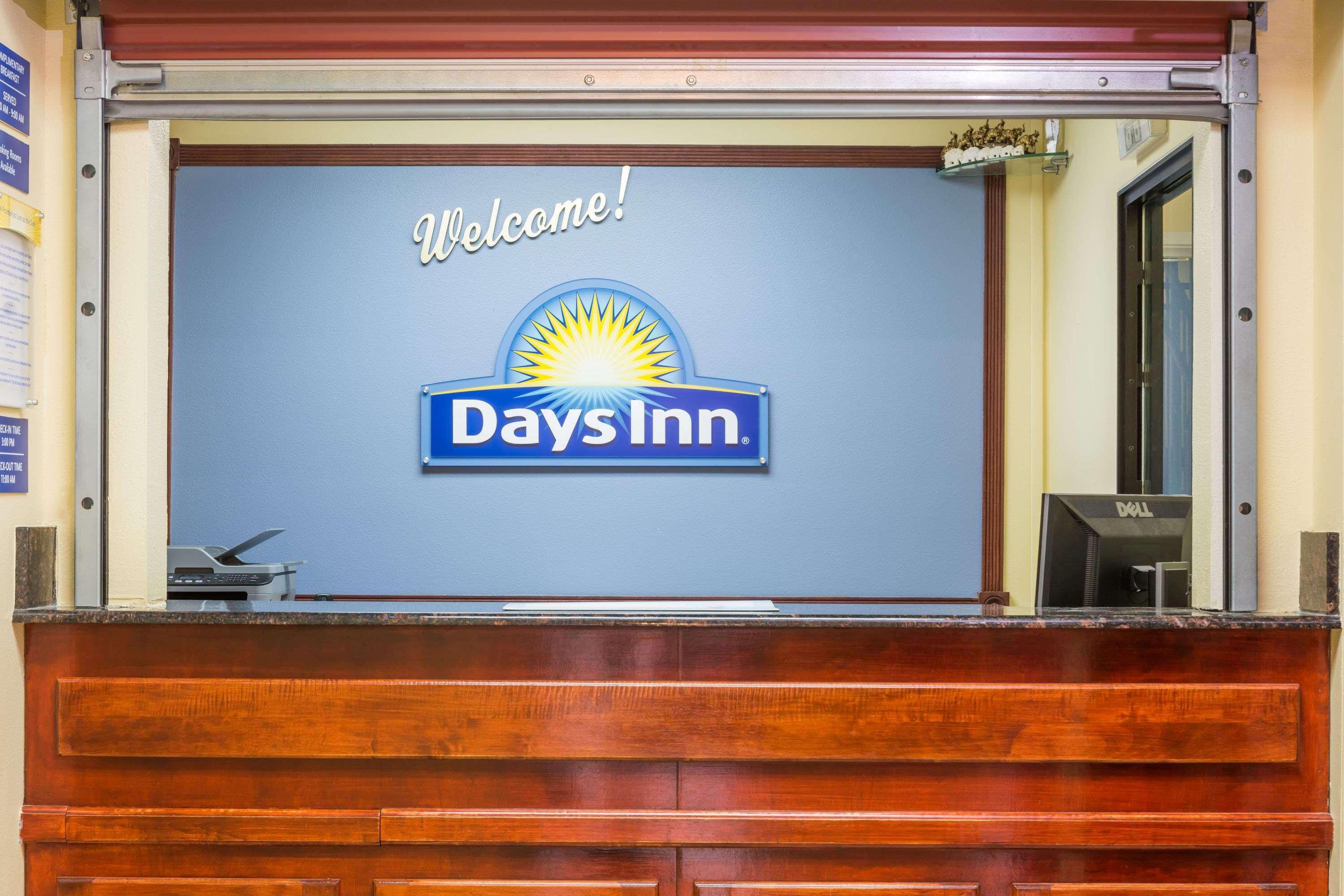 Days Inn By Wyndham Rayne Exterior foto